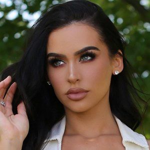 Meet your Posher, Carli